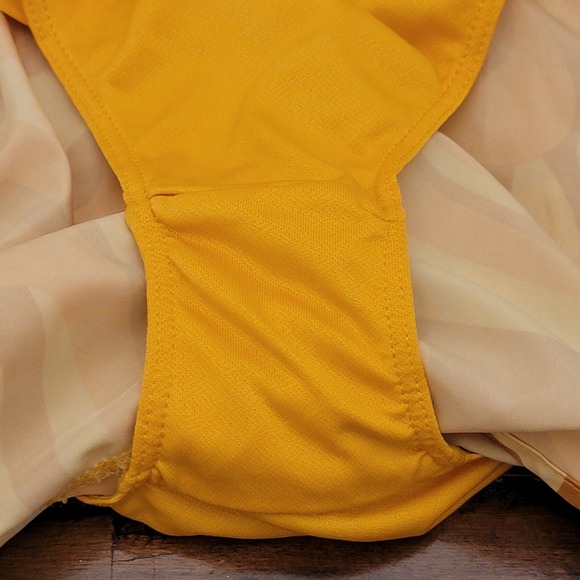 Nike Icon Clash Tempo Luxe Shorts Womens XS Dri Fit Lined Running Mustard Yellow - Picture 11 of 16